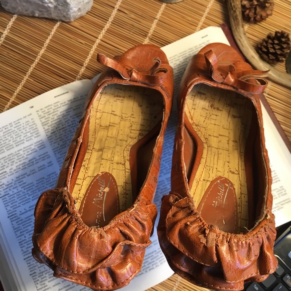 Anne Michelle Peep Toe Ruffled 5-in Stiletto heels - Picture 6 of 8